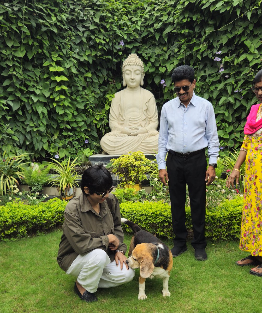 didinirdeshsing's tweet photo. प्रेम सबको चाहिए,चाहे पशु पक्षी हो या इंसान,
लेकिन यह सबको तभी मिल सकता है जब हमारे अंदर करुणा मैत्री हो,अगर हमारे ह्रदय में करुणा है तो  जानवर भी नरम हो जाता है पहचानता है, वो भी आपकी करुणा पर अपना प्रेम लुटा देता है, https://t.co/s80T7q3bRy