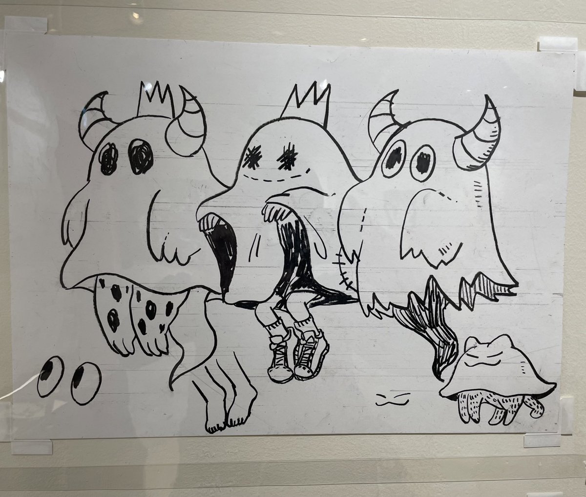 asadercover's tweet image. 渋谷DSC開催中、あらいきりこさんの個展「よくねむる」。
息子の用事の隙をついて伺ってきました。
かっちりな完成形はもちろんなのですが、ラフなドローイングが生き生きしていて好き。オバケ好きマンにはたまらないのだった。
グッズも可愛いぜ。

#あらいきりこ #DScaiman