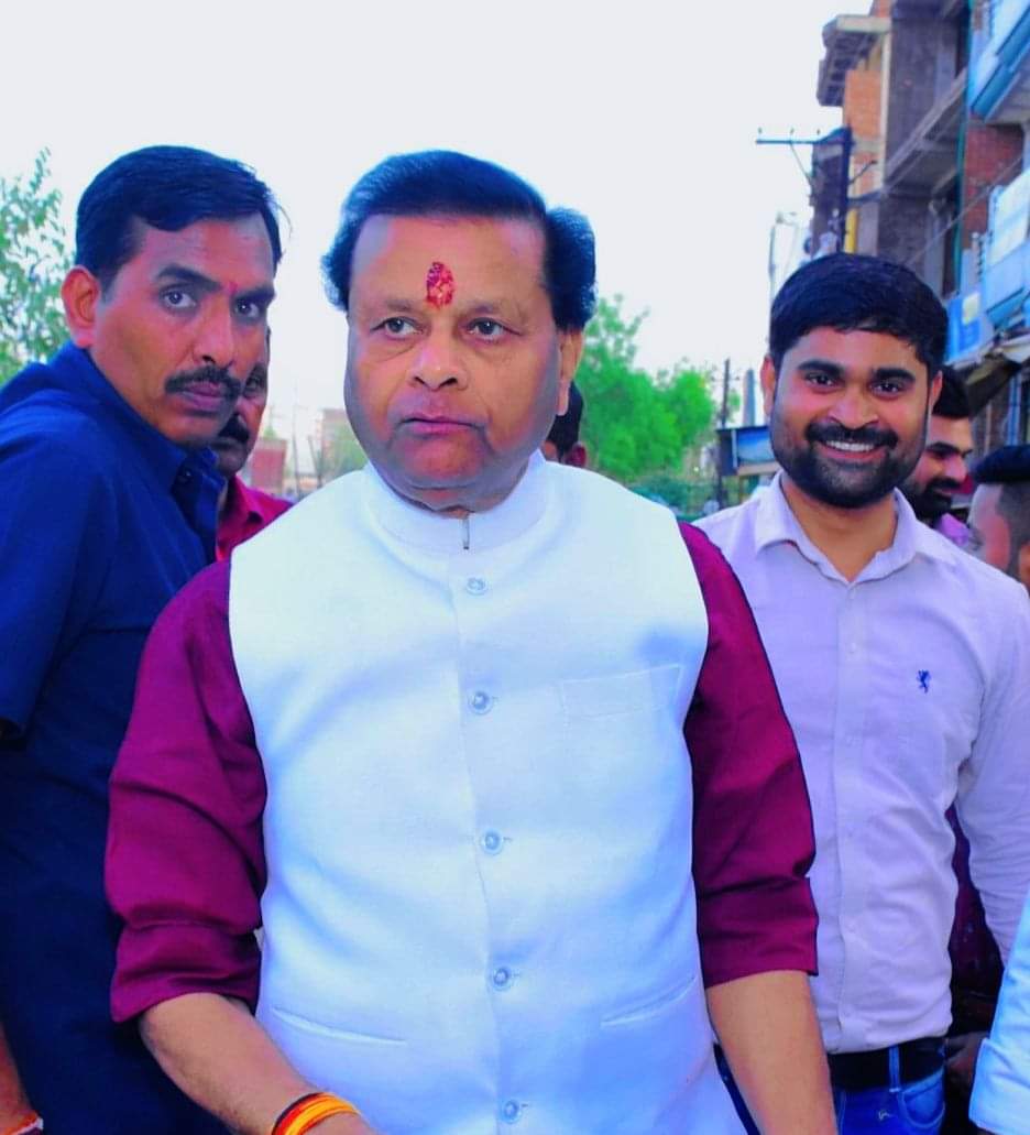Rahulbjy's tweet photo. भारतीय जनता पार्टी के वरिष्ठ नेता म.प्र. शासन के पूर्व मंत्री,पूर्व सांसद,महाराष्ट्र भाजपा के सह प्रभारी आदरणीय (दादा) श्री जयभान सिंह पवैया जी को विजयपुर एवं बुधनी विधानसभा उपचुनाव का स्टार प्रचारक बनाए जाने पर शुभकामनाएँ बहुत बहुत बधाई 
@PawaiyaJai @JaibhanPawaiya https://t.co/8Ju6ZSh30w