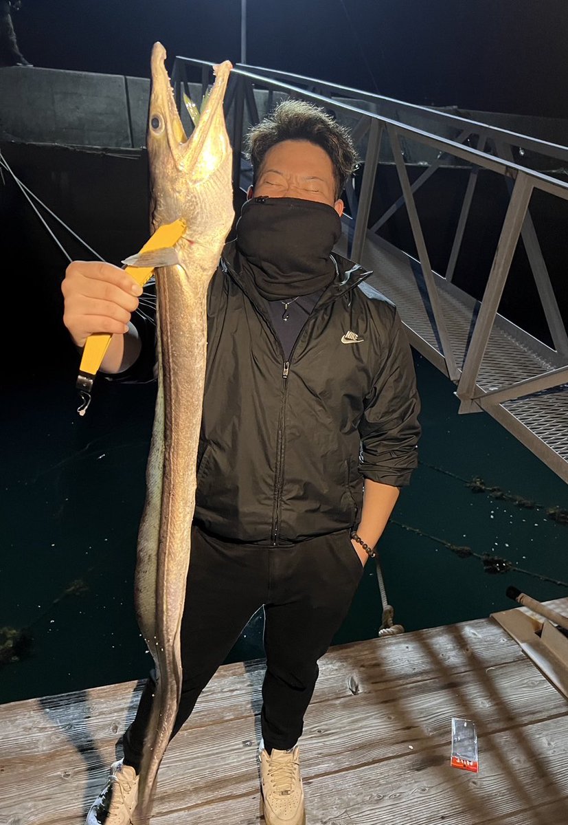 Matchan_Kitchen's tweet image. モンスター釣れたぁぁぁ！！！！
アジ丸呑みしてやがる😱