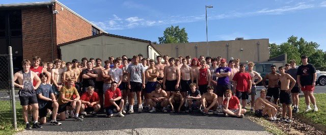 JoelWya43540015's tweet photo. From Team Hills at the end of May to the Burg to the Srs. with our new workout gear to the #1 seed! Really proud of this team! But we’ve got unfinished business! ⚡️🏈💪🏼⚒️🪨 https://t.co/egAnagHys2
