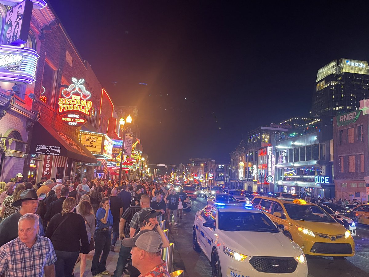 karrie_joy's tweet photo. Nashville did not disappoint! Broadway was crazy, crazy good fun……Would love to go back!!! 🤠💃💪🏻
#peoplewatching
#isitbedtimeyet
#chooseyou
#choosehappy https://t.co/48gdsouvD4