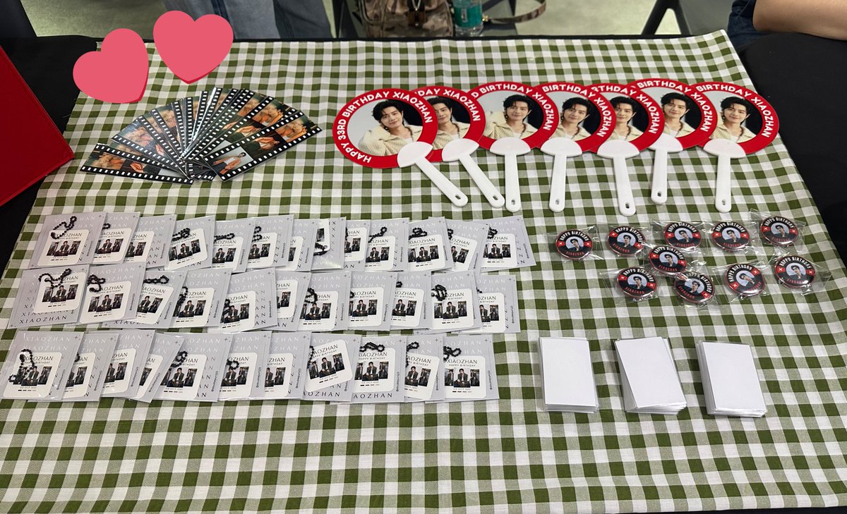 doublepun123's tweet photo. ✨Giveaway Xiao Zhan Wheel✨

#HappyXiaoZhanDay33rd #XiaoZhan33rdBDAY 

📌Rule: Show+RT📌

26 Oct ➡️  #LightsShiningforXZ 

มาหมุนวงล้อกันได้เลยนะคะ❤️ นั่งอยู่ที่โต๊ะที่มีผ้าปูเขียวค่ะ

#doublepunGAW https://t.co/pkXfJJDrqW