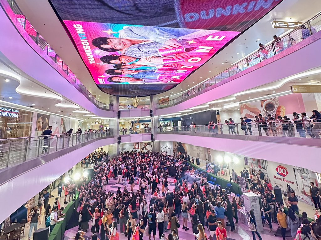 AranetaCity's tweet photo. Welcome back home, inaanaks! 💠💖

We’re very happy to see you here again at the #CityOfFirsts! For those still on their way—WYAT? Be sure to visit the A'TIN Fanzone at 📍Quantum Skyview, Upper Ground B, #GatewayMall2! 👋🏻✨

ANIM NA TAONG SAMAHAN
#SB19 #Happy6thAnniversarySB19 https://t.co/kgU2907DJ6