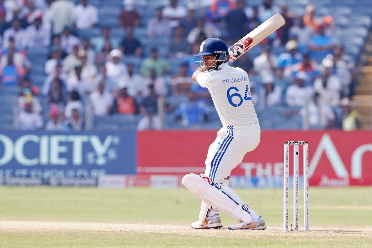 BCCI's tweet photo. Yashasvi Jaiswal on the charge! ⚡️ ⚡️

A quickfire FIFTY - his 8th in Tests! 👏 👏

He &amp; Shubman Gill also complete a solid half-century stand 🤝

Live ▶️ https://t.co/YVjSnKCtlI

#TeamIndia | #INDvNZ | @IDFCFIRSTBank https://t.co/9RjrqqwB2y
