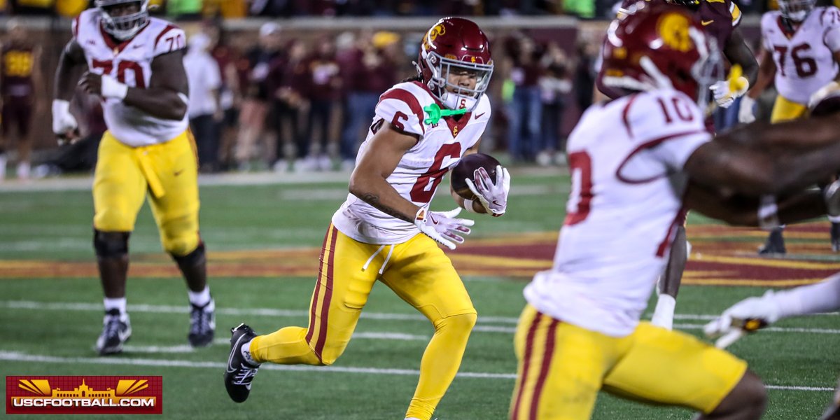 ShotgunSpr's tweet image. TOUCHDOWN TROJANS!

Makai Lemon has his first career 100-yard performance as he catches a crosser and takes it 40 yards TO THE HOUSE! #USC has its biggest lead of the night, 42-20, with 15:22 to go.