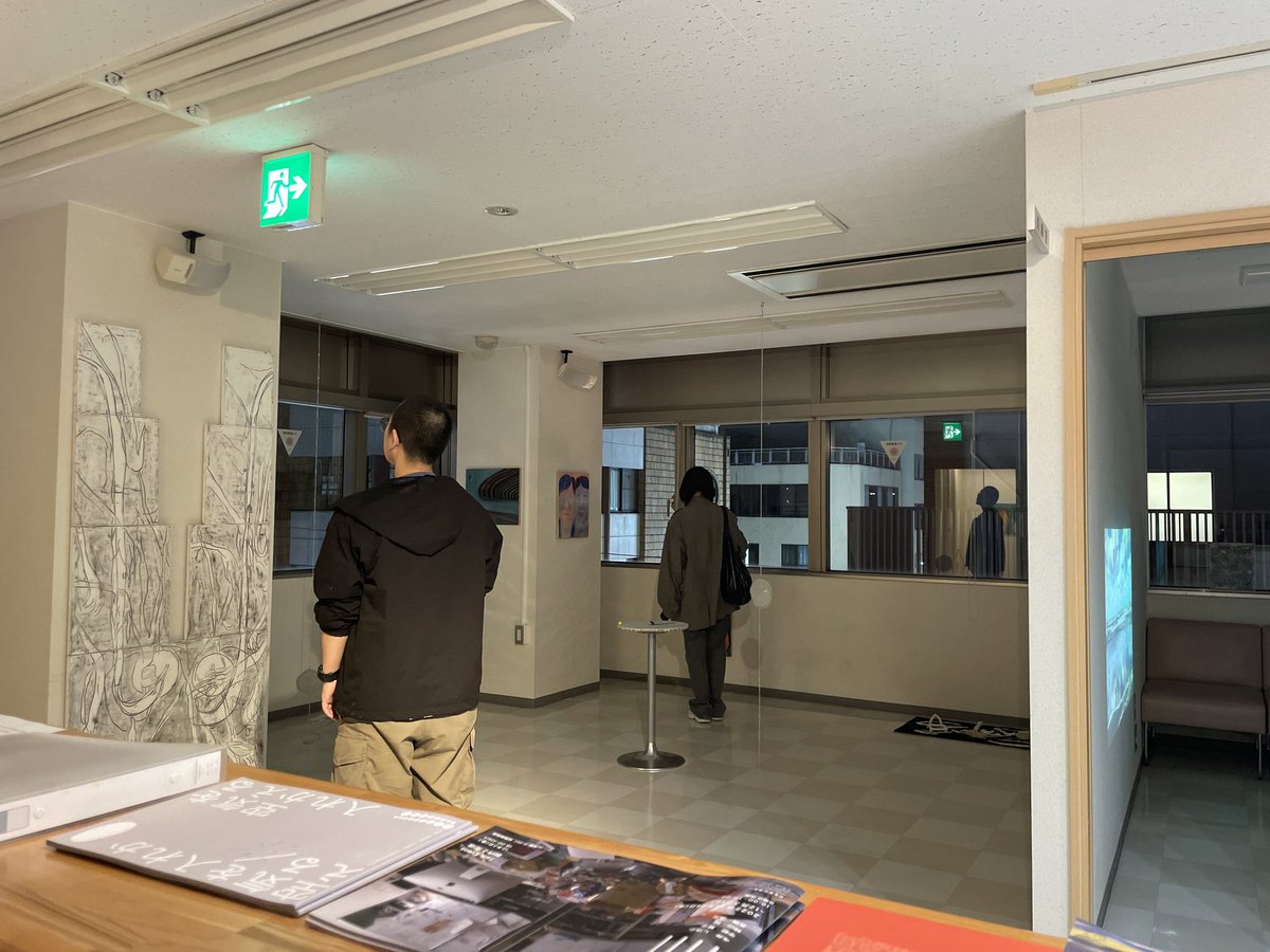 MK_MS's tweet photo. 今日は18時からトークがあります。
閉じること、開くことを手がかりに準備中の小田原さん、長嶺さんとお話しします。 https://t.co/HM6jRYikin