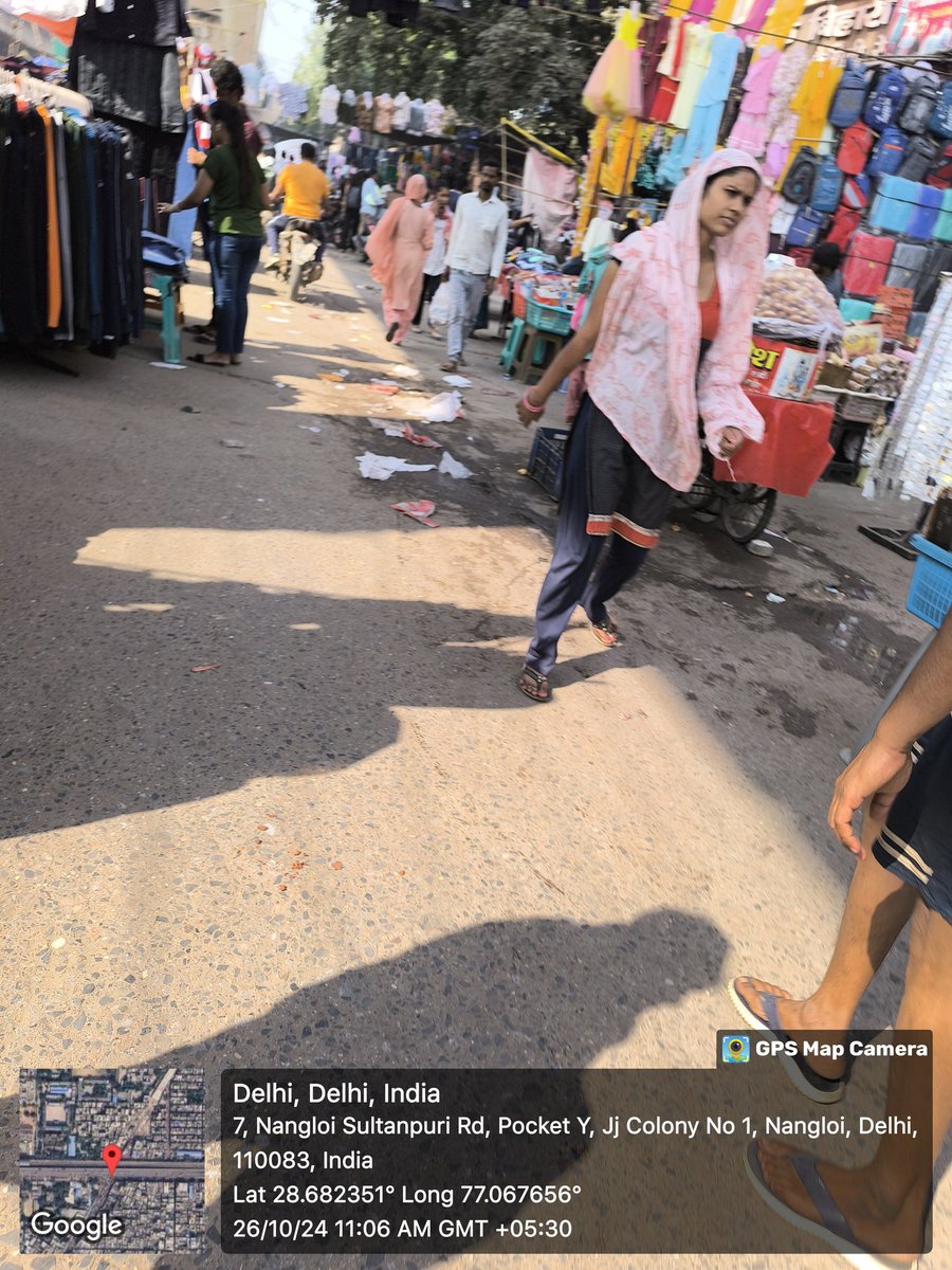 friends_9876's tweet image. #Footpath &amp;amp; #Servicelane #jam by #streethooker #Nangloi #Metro 
Metro me ghusne ka rasta bhe jaam kr diya or pedal chlna to asambhav hai, @MCD_Delhi @OberoiShelly @LtGovDelhi @ArvindKejriwal 
Please do the needful. 🙏🙏🙏
