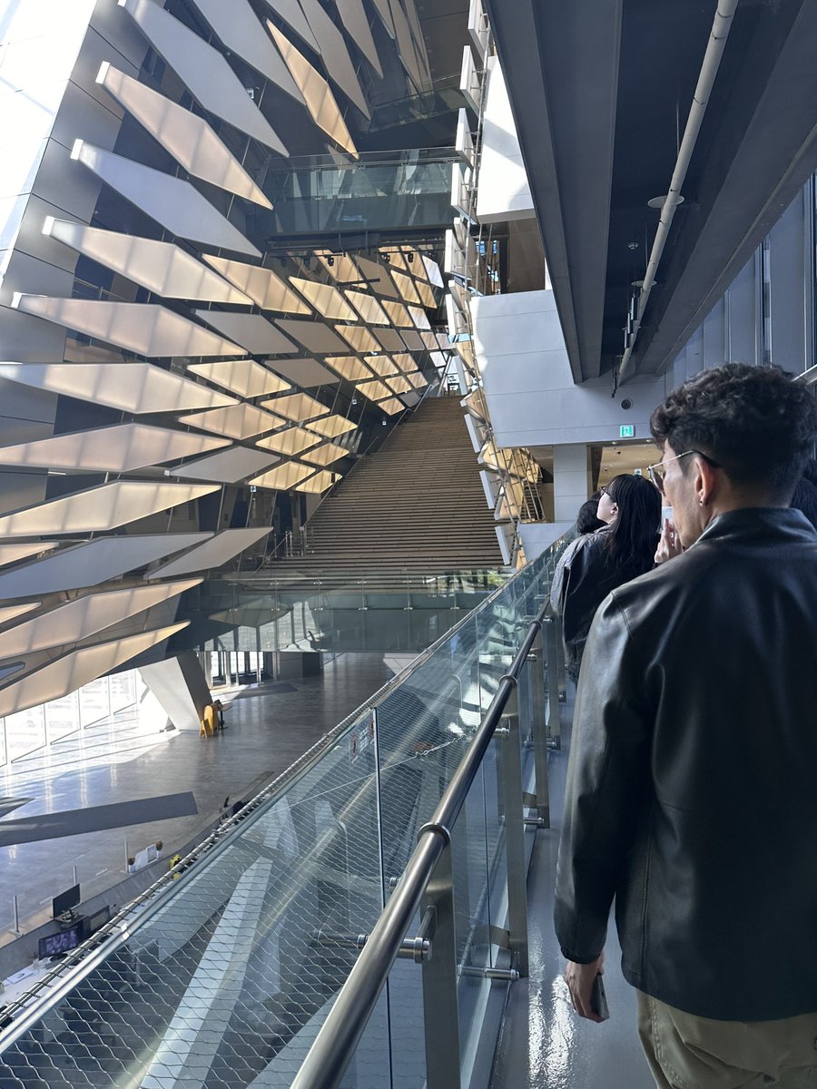 오픈하우스서울 2024] 10월 26일 토요일 코오롱 원앤온리 타워(모포시스+해안건축) 모포시스 임성수 부장님께서 전공자와 비전공자  모두 알기 쉽도록 설계의 주안점과 건축물의 컨셉에 대한 설명과 함께 진행 중 입니다!