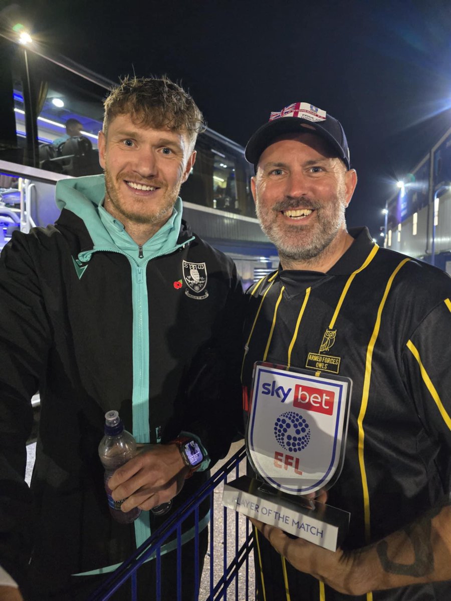 Simon with last night’s MOTM <a href="/smudga17/">Michael Smith</a> 

Take a bow son! #swfc