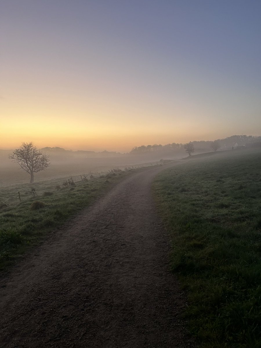 Skøn morgentur, hvor hovedet slappede af og benene gjorde et fint stykke arbejde!
Elsker at være tidligt ude!
#TwRundk