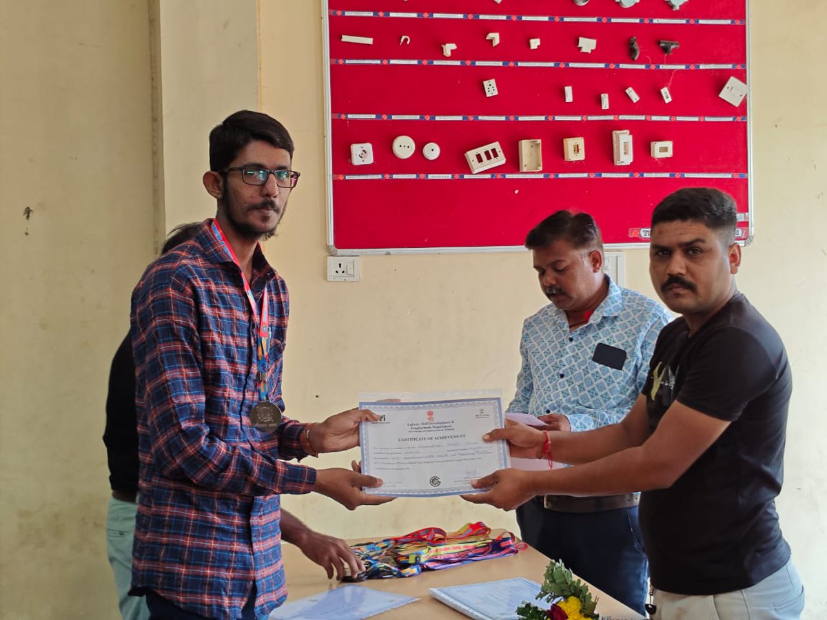 Sunilkumar4bjp's tweet photo. Convocation Ceremony 🥇✨✌️

#ITI #COPATrade #FirstClaas #Exam2024
#BarwalaITI #ITIExam2024 
@ITIBarwala @Collectorbotad @DDOBOTAD @MBarvala @CMOGuj @kunvarjihalpati @Balwantsinh99 @Bhupendrapbjp https://t.co/UhB1A9p2h0