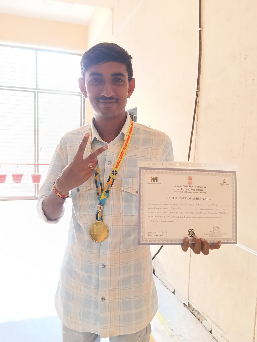 Sunilkumar4bjp's tweet photo. Convocation Ceremony 🥇✨✌️

#ITI #COPATrade #FirstClaas #Exam2024
#BarwalaITI #ITIExam2024 
@ITIBarwala @Collectorbotad @DDOBOTAD @MBarvala @CMOGuj @kunvarjihalpati @Balwantsinh99 @Bhupendrapbjp https://t.co/UhB1A9p2h0