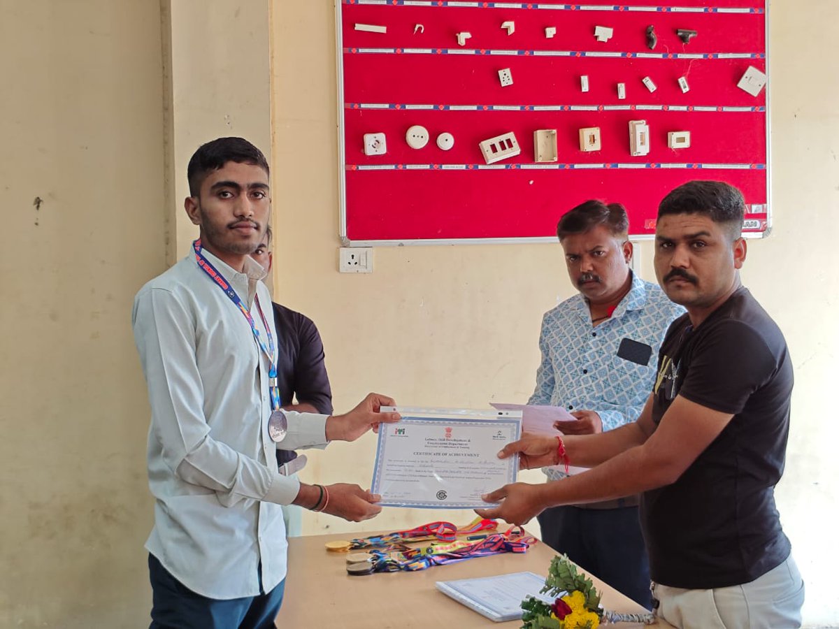 Sunilkumar4bjp's tweet photo. Convocation Ceremony 🥇✨✌️

#ITI #COPATrade #FirstClaas #Exam2024
#BarwalaITI #ITIExam2024 
@ITIBarwala @Collectorbotad @DDOBOTAD @MBarvala @CMOGuj @kunvarjihalpati @Balwantsinh99 @Bhupendrapbjp https://t.co/UhB1A9p2h0