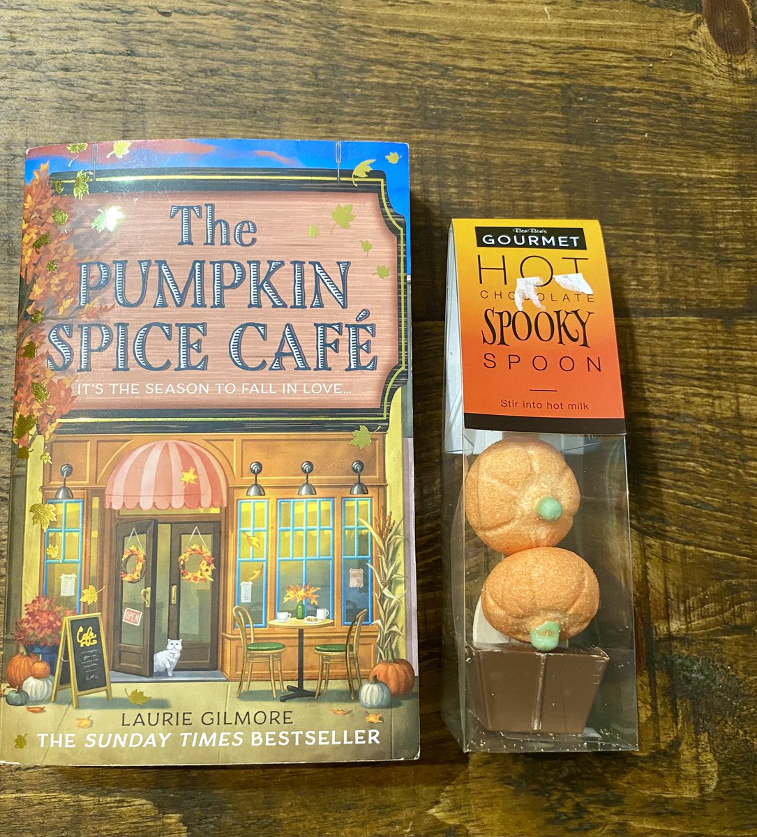 Happy Saturday! I’ve got a copy of The Pumpkin Spice Cafe and a spooky hot chocolate spoon to giveaway. Repost and follow to enter. UK only. Closes 28/10/24 at 11.59pm. 🎃