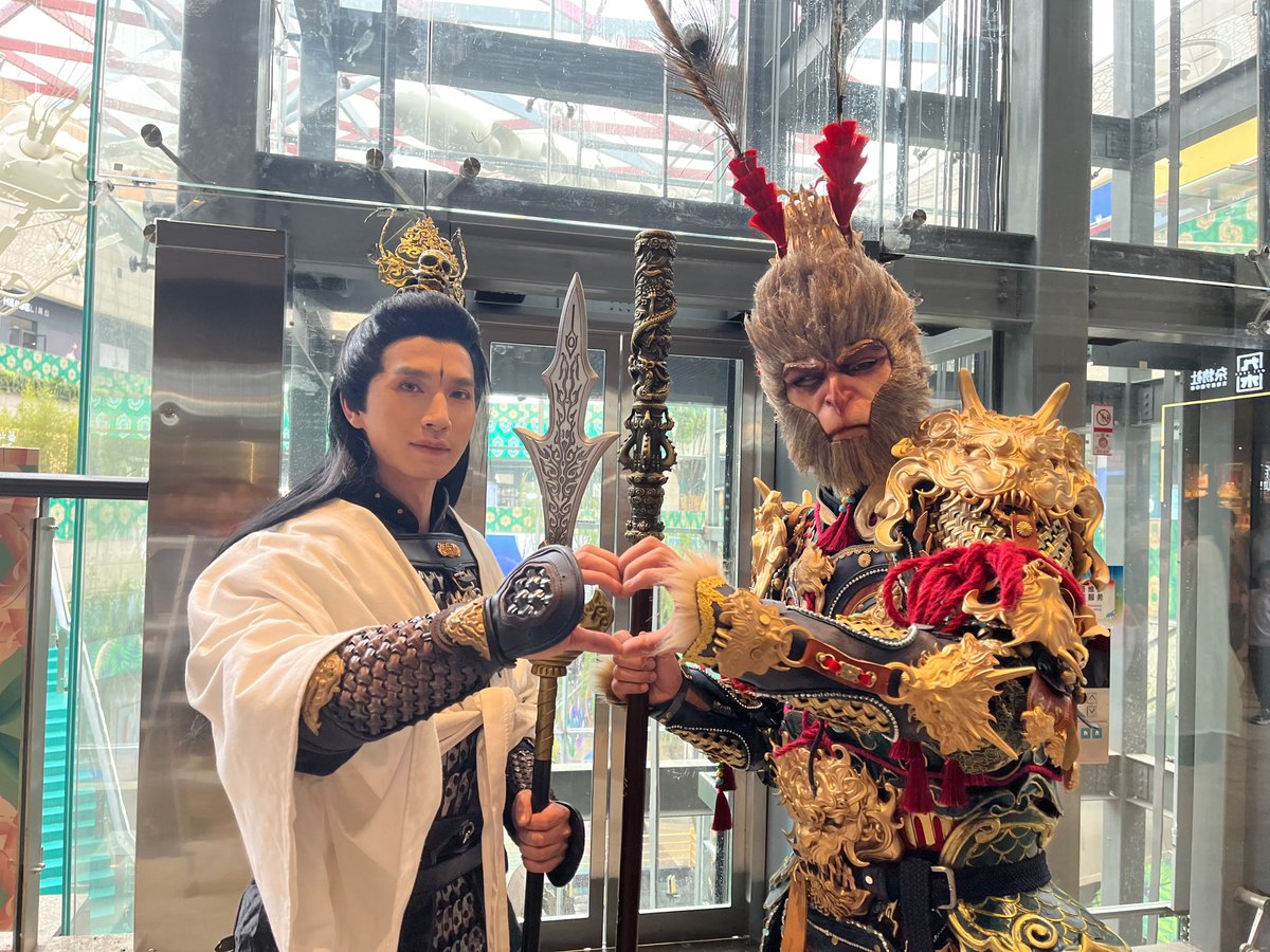 家人们，coser太宠空戬姐了