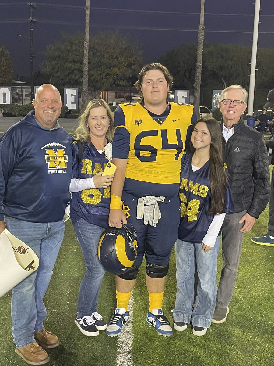 pitluvr76's tweet image. Senior night, Family 1st♥️ we are so proud to be apart of this team family, who are now the Moore League Champions!!🏆
Congratulations @MillikanHSFB 
@HegedusKade 
@ItsBigT__