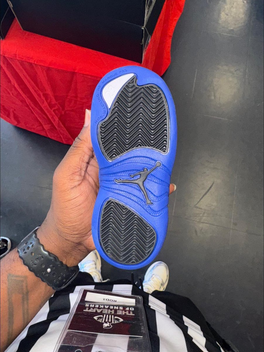 B_only1me's tweet image. Blueberry 12s released Dec 18th 🥶