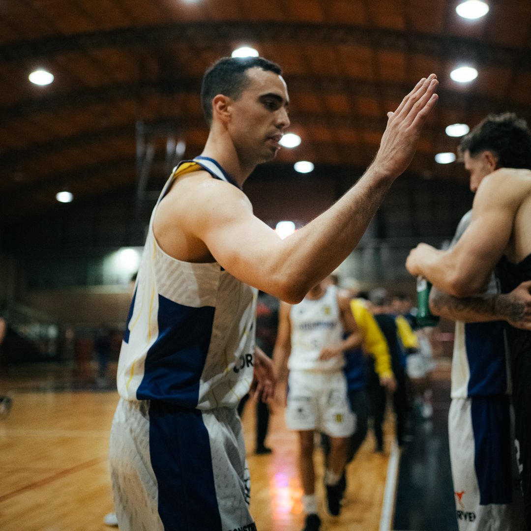 LigaARGbasquet's tweet photo. 🔥 ¡@centenariovt sigue invicto! Los de Venado Tuerto derrotaron 81-56 a @ColonBasquet en Santa Fe y lograron su tercera victoria de la temporada

🖇️ Estadísticas: https://t.co/Cg6NpBn1O9 https://t.co/yua9OciTkW