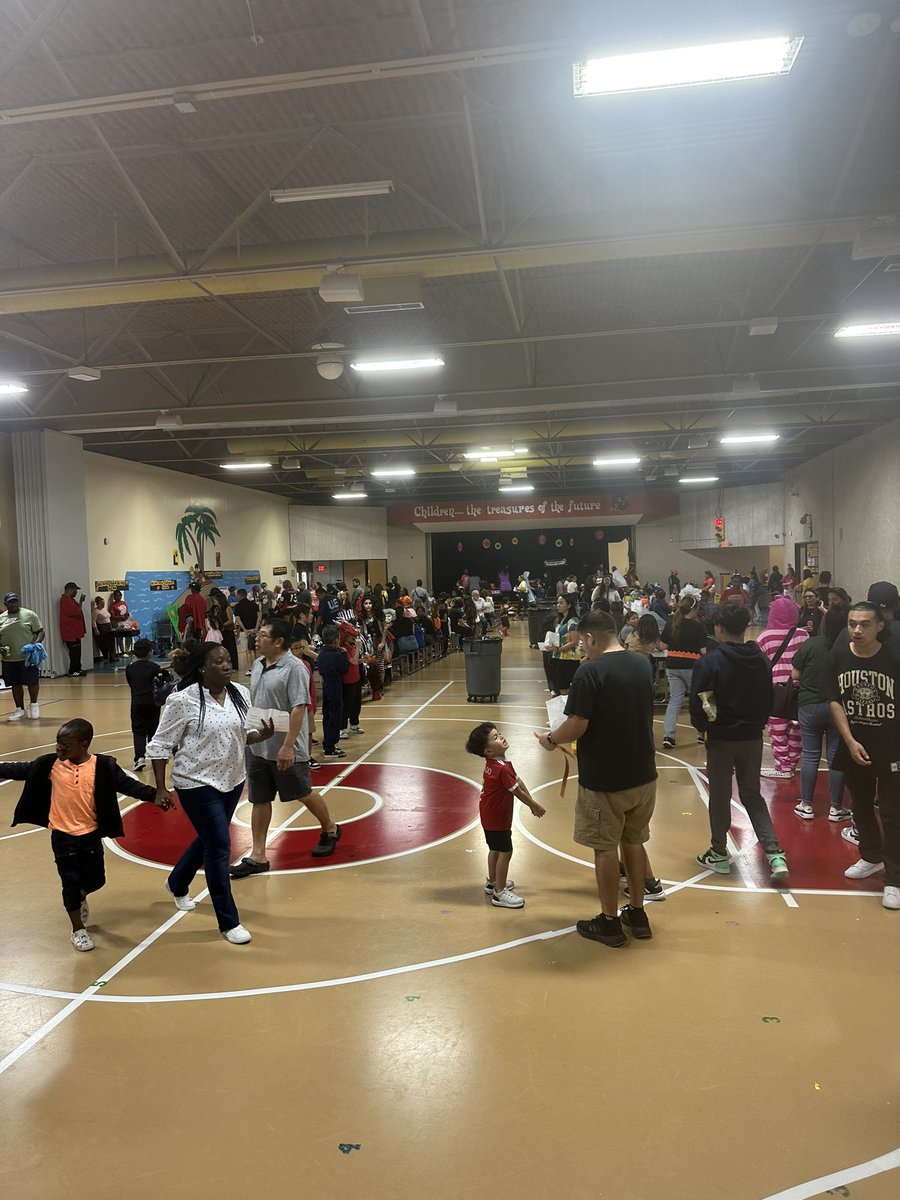 MissGreerClass's tweet photo. Fall Festival Fun!!!!!🍂@PetroskyPirates #setsail https://t.co/lffsLVbfrt