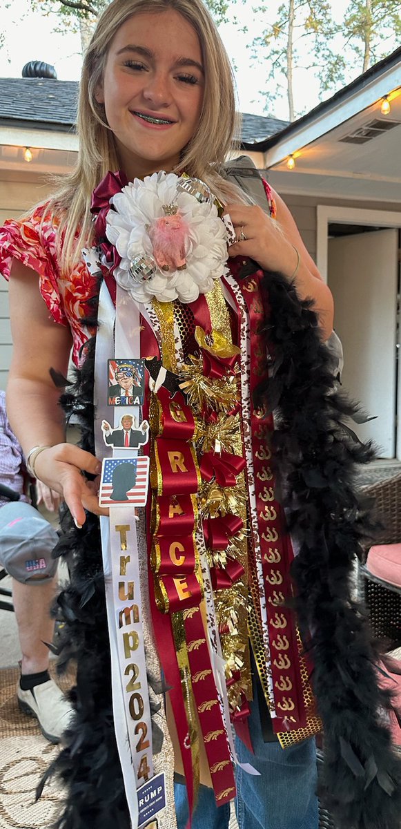 BihmKimber88693's tweet photo. π₯ππΌThose who say the youth of this nation don't support @realDonaldTrump are underestimating them!
This is Gracie, 15. Friend's niece, and she made this for her Homecoming this week!
These kids know how important this election is for them!
#MAGAKIDS πΊπΈβ€οΈπΊπΈ
π§΅ https://t.co/DQQfskVrfD