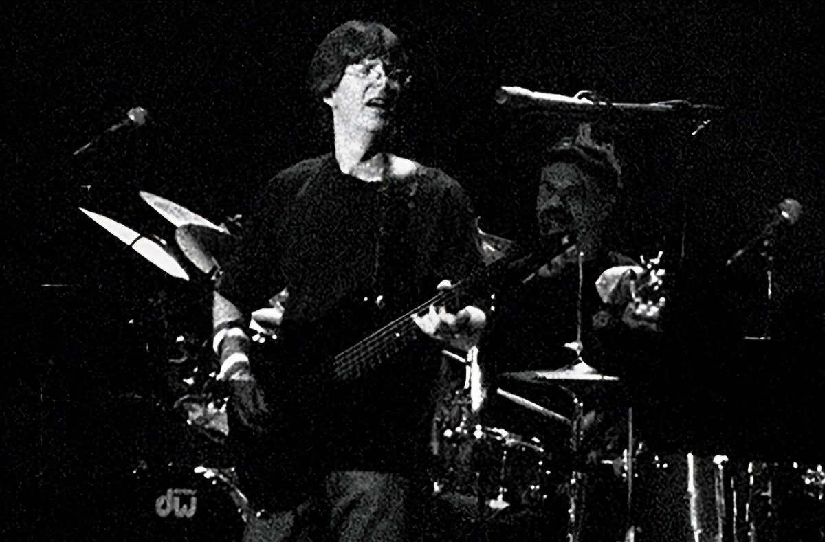 Phil Lesh

Target Center, 2000
Milwaukee Arena, 1999

w/ Robben Ford, Paul Barrere, Bill Payne, John Molo
