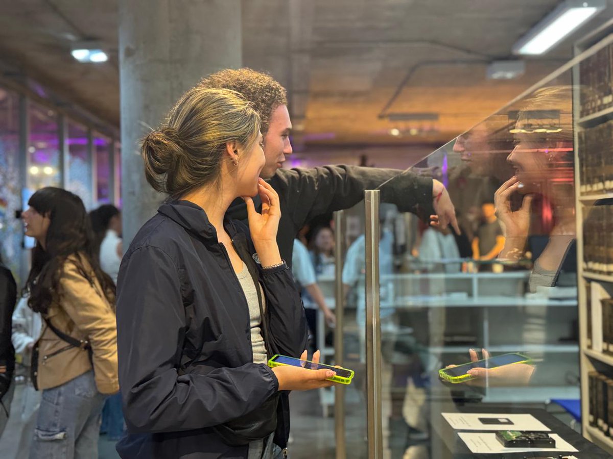 AgCbaCultura's tweet photo. @raulsansica @gobdecordoba @MuseoCaraffa @EspacioMdM @MuseoDionisi @loteriacba @PaseoBuenPastor 🕰️ ¡Viaje en el tiempo en el Archivo Histórico! 🕰️
Descubrendo la historia a través de documentos originales, juegos interactivos y actividades para toda la familia. 👨👩👧👦 ¡Trivias y rompecabezas, explorando el pasado de Córdoba!
#NocheMuseosCba #MuseosCba #MuseosCordoba https://t.co/9bZccP0KpX