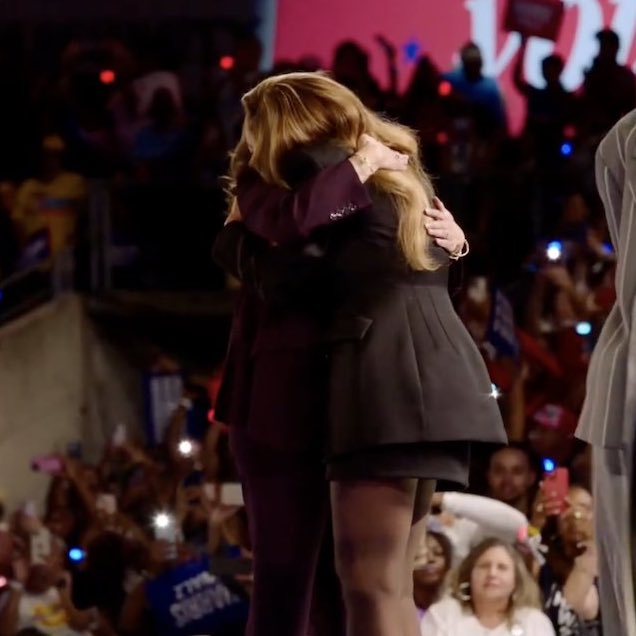 PopBase's tweet photo. Kamala Harris and Beyoncé share a hug in Houston. https://t.co/13erG8cbUU