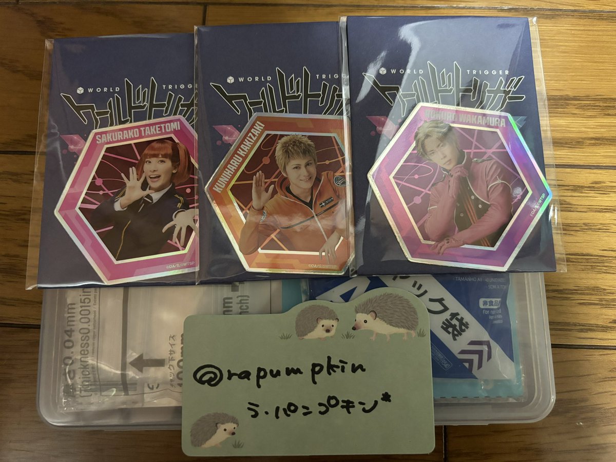 rapumpkin's tweet photo. 【交換】
ワーステ　ワールドトリガー
ダイカットメタリックステッカー
購入特典

譲）
武富桜子、柿崎国治、若村麓郎
B、C

求）
空閑遊真、香取葉子、出水公平
D

ステッカー優先で求めております
購入特典1⇄ステッカー3の交換も可能です
10/26、10/30、11/2（全てマチネ前後）でのお手渡しのみ https://t.co/5uWVuR2vun