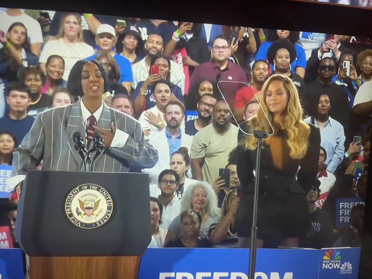 clair054's tweet image. Texas is on Fire 💙💙💙💙