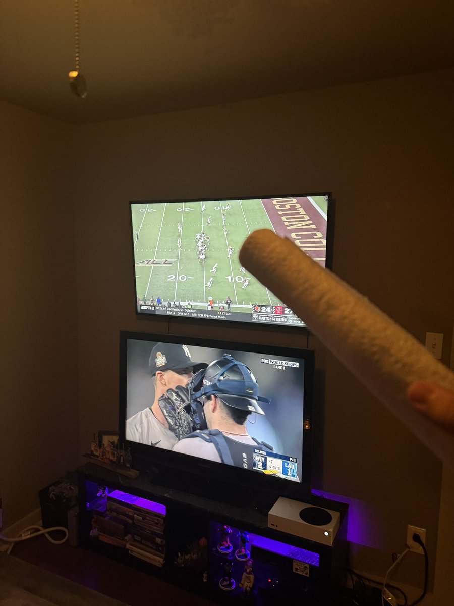 mturner97's tweet photo. Slapping this paper towel like it’s a Horse Racing Program and I’m cheering a Turf Euro down the stretch, hum now Cardinals https://t.co/Qw0iCxuC5i