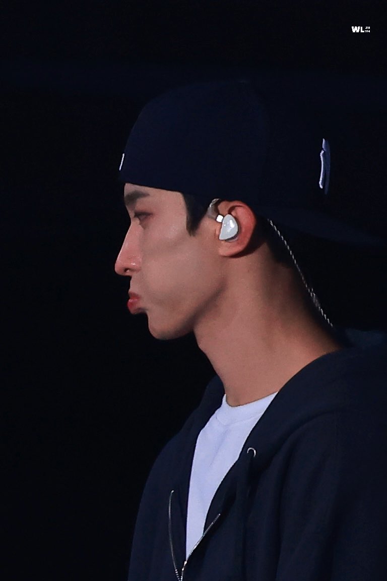 W1004218's tweet photo. 241012/13

😚😗

#DK #도겸 #ドギョム #李硕珉 
#SEVENTEEN #세븐틴 https://t.co/zVFB72Wo46