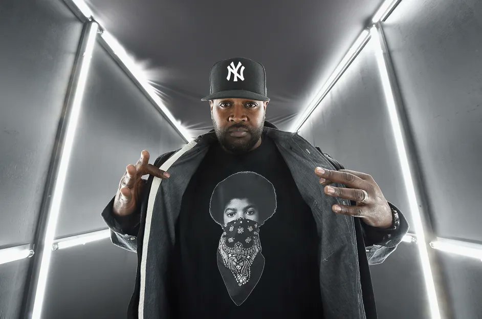 We lost a legend today.

He bridged the culture and community of sneakers and hip-hop better than anyone. Man of the people who wanted to see everyone win.

One of one.

RIP DJ Clark Kent.