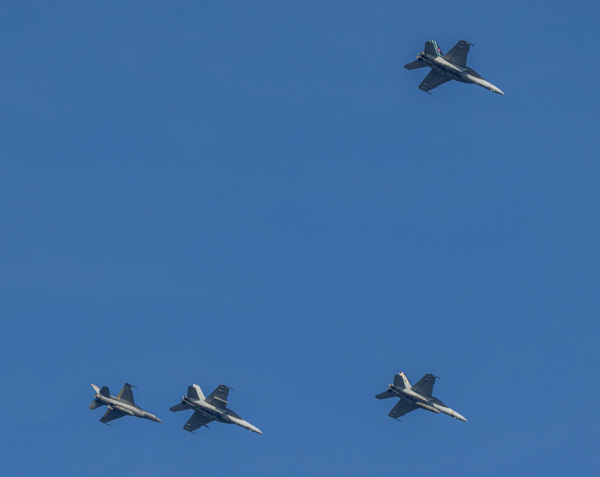 ShorealoneFilms's tweet photo. (2) US NAVY F/A-18’s &amp; a NAVY F-16 AGRS from AZ..HOLDING over my house ahead of the #2024WorldSeries GAME 1 opener. #NASLEMOORE #NASFALLON #FLYINGEAGLES #VFA122 #AvGeek #FLYNAVY 10-25-24 https://t.co/vntH4OnK9g