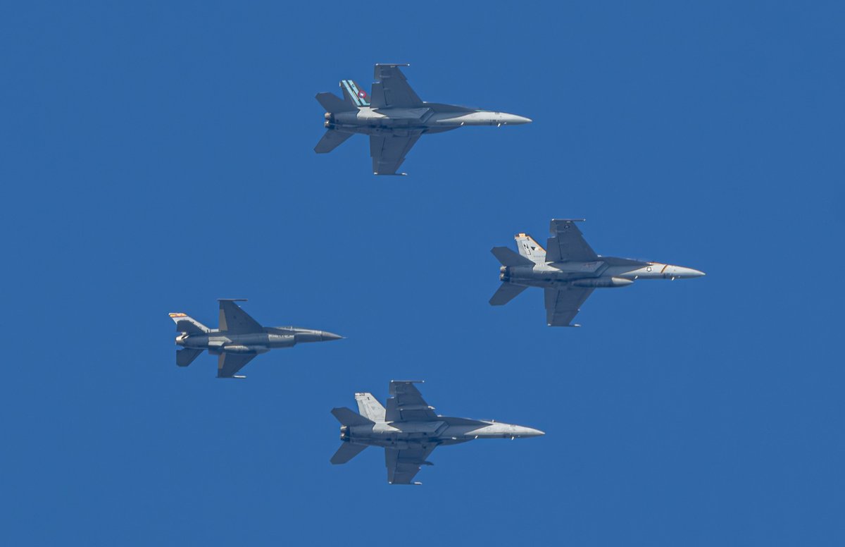 ShorealoneFilms's tweet photo. (2) US NAVY F/A-18’s &amp; a NAVY F-16 AGRS from AZ..HOLDING over my house ahead of the #2024WorldSeries GAME 1 opener. #NASLEMOORE #NASFALLON #FLYINGEAGLES #VFA122 #AvGeek #FLYNAVY 10-25-24 https://t.co/vntH4OnK9g