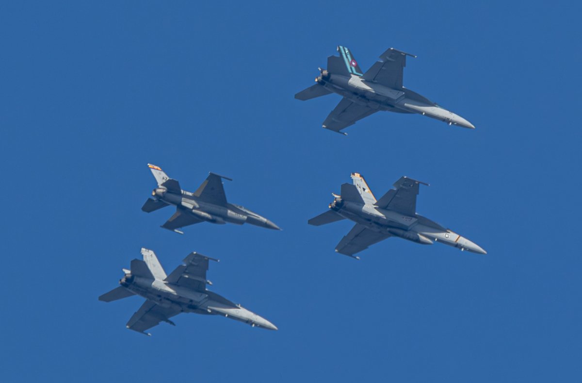 ShorealoneFilms's tweet photo. (2) US NAVY F/A-18’s &amp; a NAVY F-16 AGRS from AZ..HOLDING over my house ahead of the #2024WorldSeries GAME 1 opener. #NASLEMOORE #NASFALLON #FLYINGEAGLES #VFA122 #AvGeek #FLYNAVY 10-25-24 https://t.co/vntH4OnK9g
