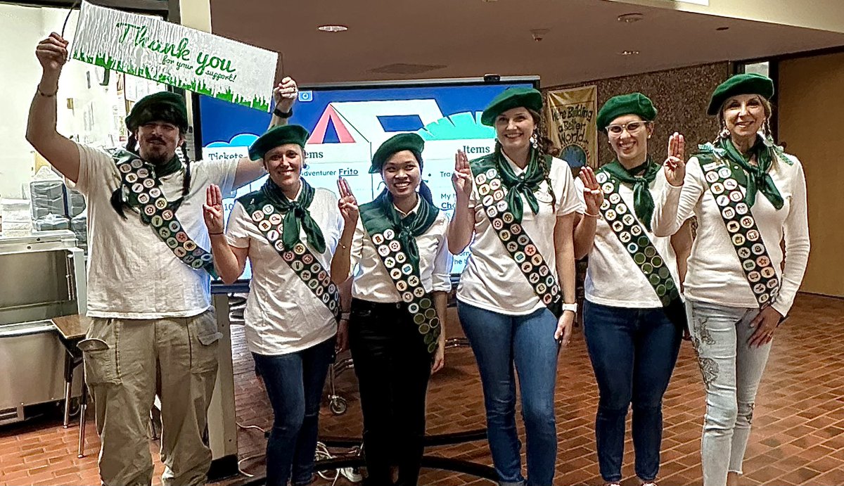 Ms_Bos_'s tweet photo. Troop 6703 🍪💚 @PetroskyPirates #PetroskyFallFest24 https://t.co/e2tB26OZXk