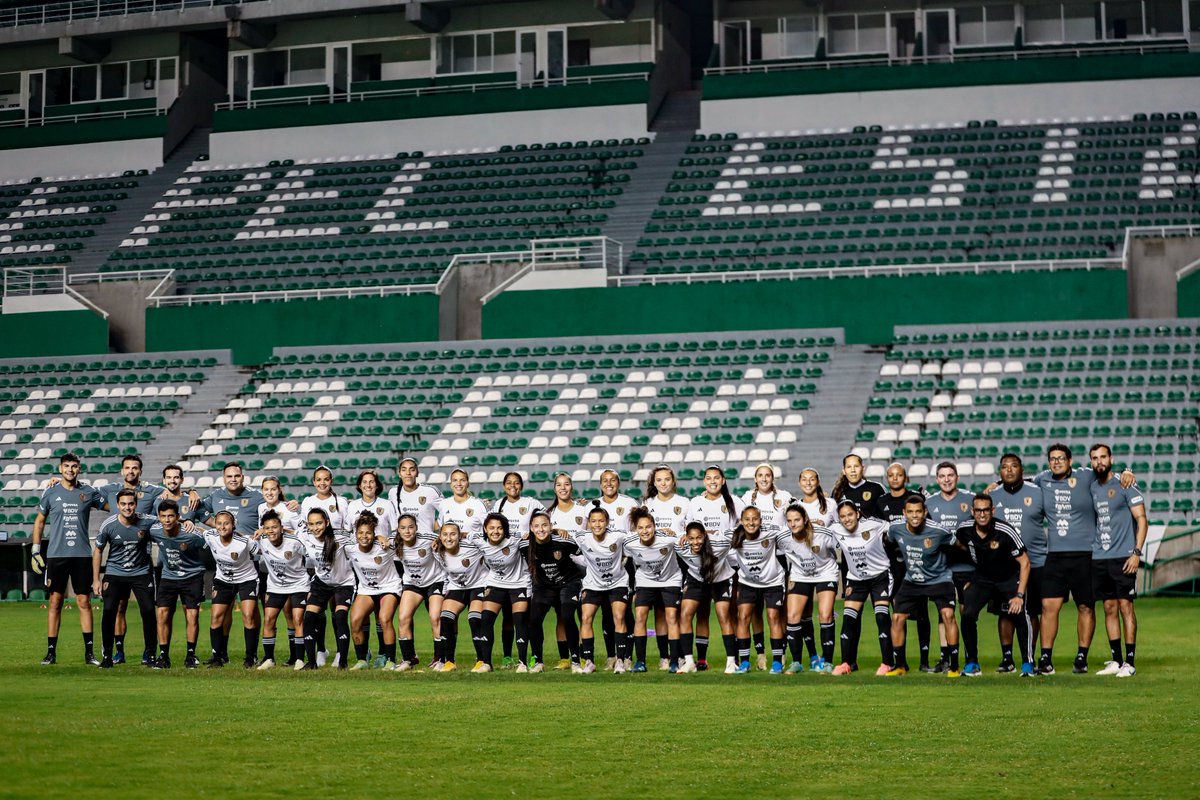 𝐉𝐔𝐍𝐓𝐀𝐒 🫂

🆚 México - 𝑽𝒆𝒏𝒆𝒛𝒖𝒆𝒍𝒂
📆 𝗠𝗮𝗻̃𝗮𝗻𝗮, 26/10
⌚️ 3:45 (MÉX) / 5:45 (VEN)
🏟️ Agustín Coruco Díaz
📻 <a href="/deportiva/">Escuela Deportiva</a>

#VinotintoFemenina #SiempreVinotinto 🇻🇪