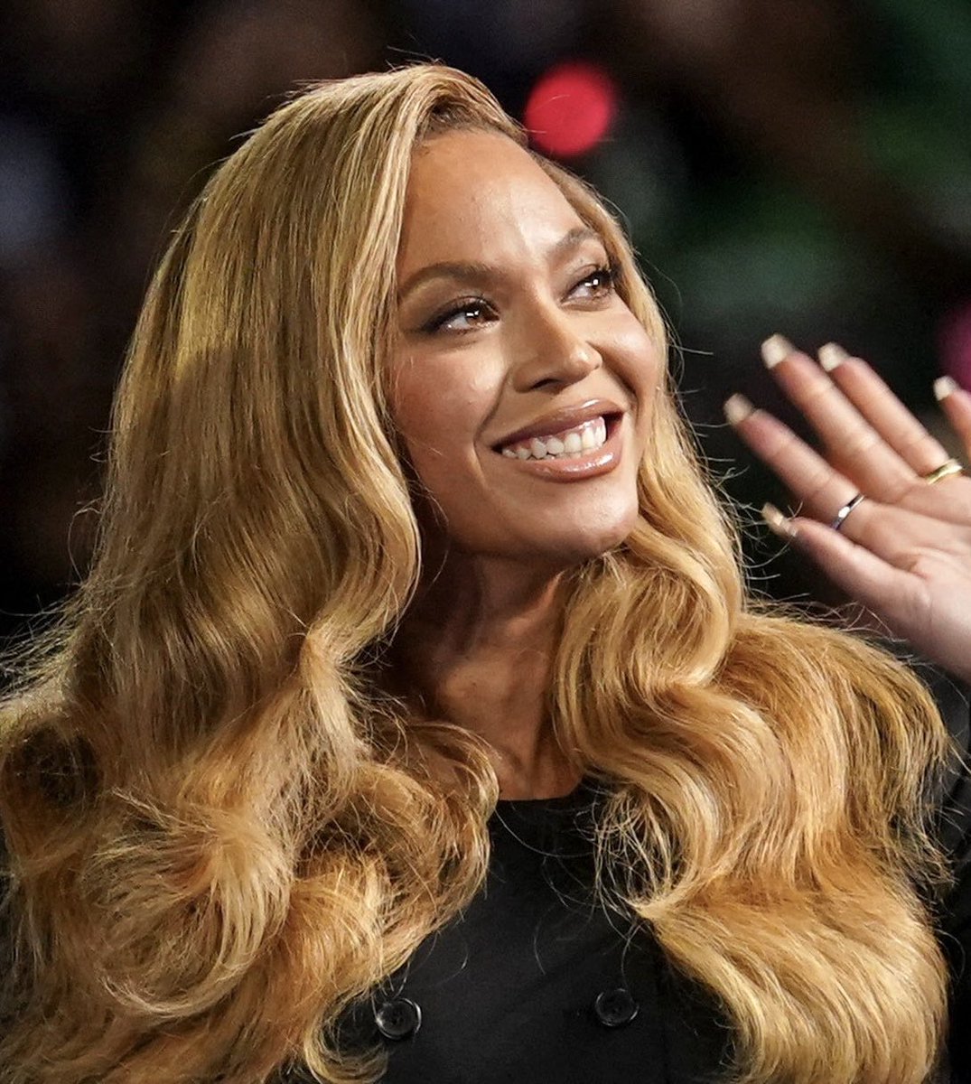 jourdanzz's tweet image. And just like that, TikTok is about to eat this UP! 

You could NEVER CANCEL Beyoncé on her internet! #BOTUS #HarrisWalz2024