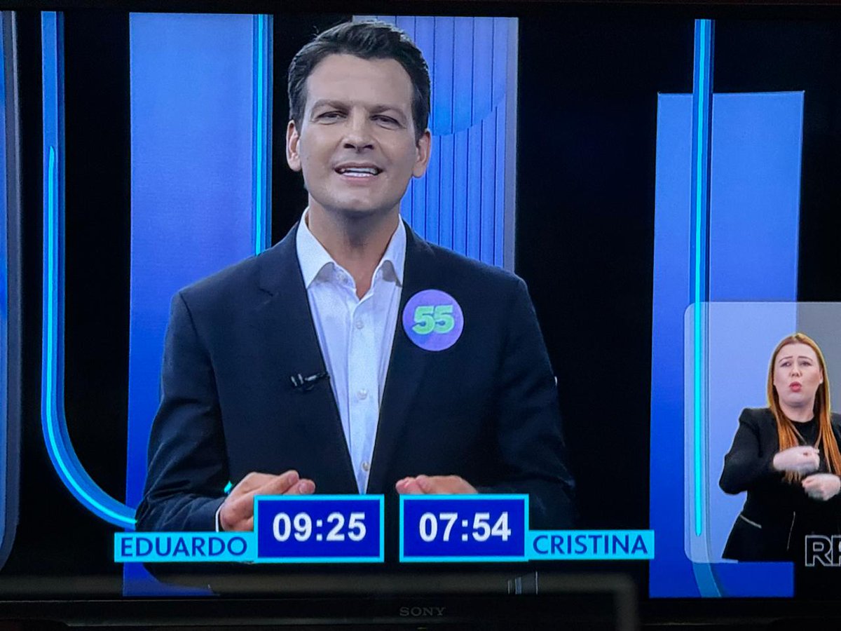 blpoliticamente's tweet photo. Considerações finais: @_epimentel fala que tem propostas para todas as áreas da prefeitura, pede que compare os candidatos e pede voto no número 55 no domingo. "Não troque o certo pelo duvidoso". #debateRPC #2turnoCuritiba #eleicaoCuritiba https://t.co/eL0HTpgG5W