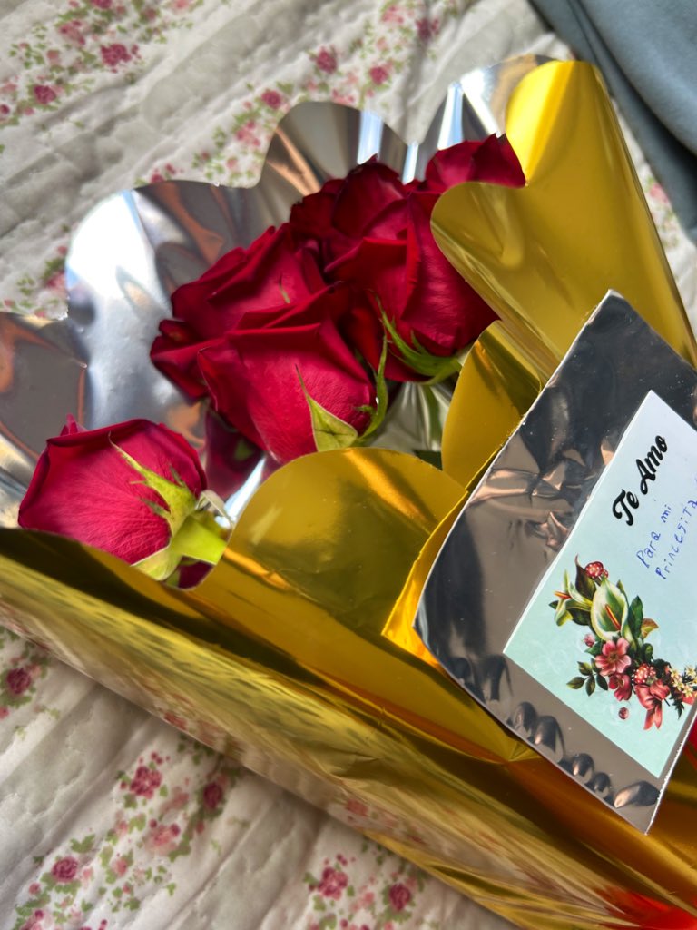 lo mejor que le puede pasar a una chica es recibir flores🥹💌