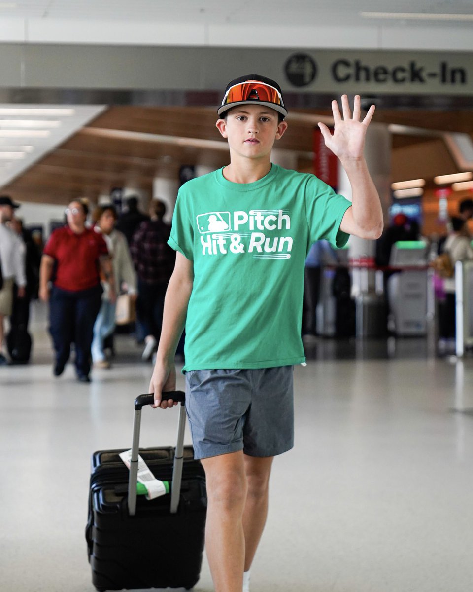 From local fields to the #WorldSeries! The #MLBPHR finalists are in L.A. ready to compete after Game 2 of the World Series! ✈️ 🏆

mlb.com/pitch-hit-and-…