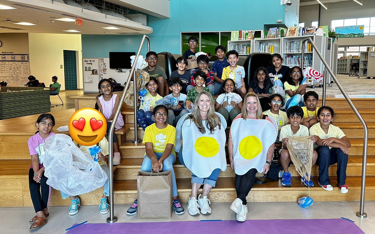 NetZeroLee's tweet photo. Some went OVER EASY while others got a little SCRAMBLED. Either way we enjoyed watching these engineers testing out their egg vehicles @miss_lunde_ #rjlyear11 #NoPlaceLikeLee https://t.co/EPTRT1NzkJ