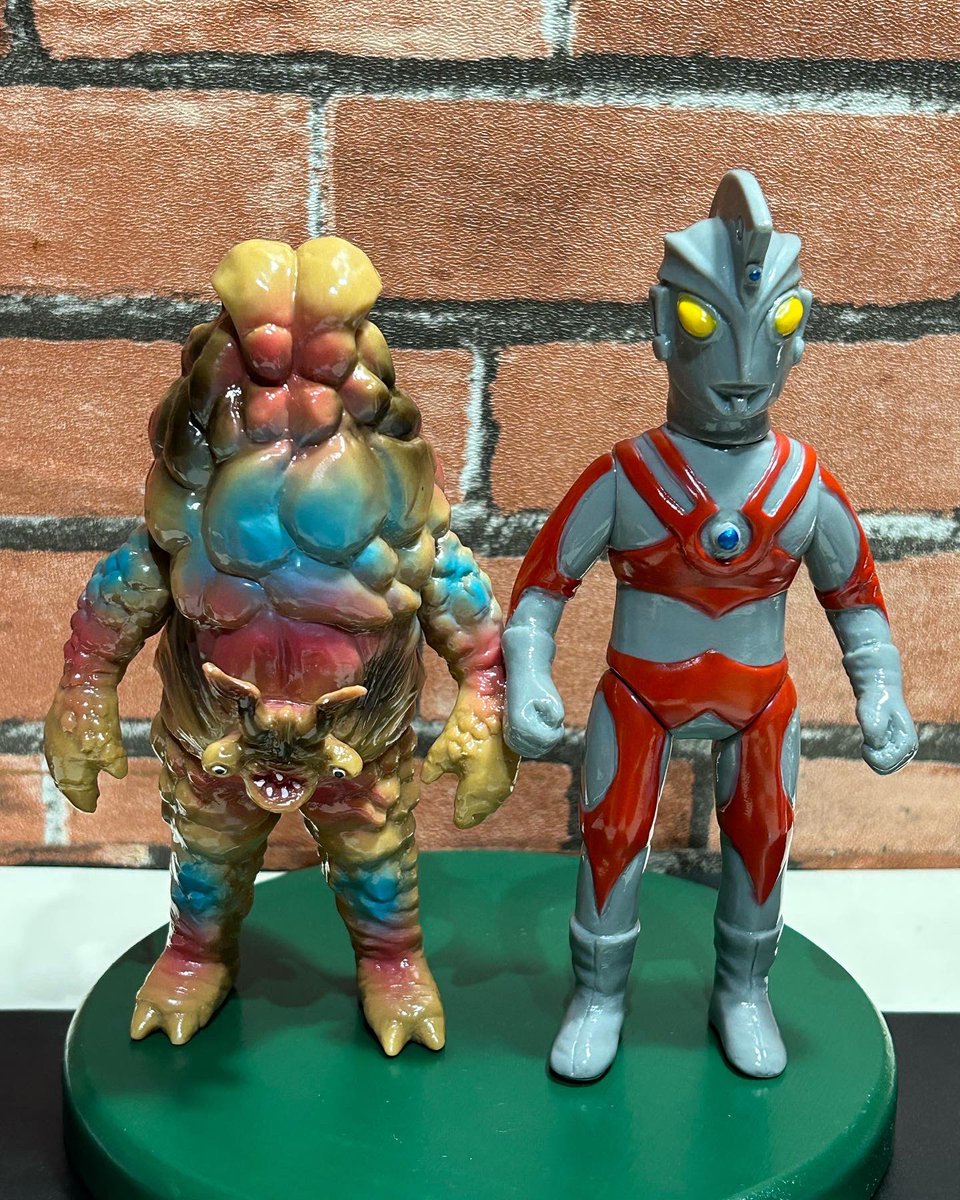yo_5541's tweet photo. ウルトラマンA
ブラコ星人
ヤモマークの大怪獣シリーズ
@nametama 

見事ダブルゲット✌️😆
めっちゃかわいい😍 https://t.co/tGZGNglEAi