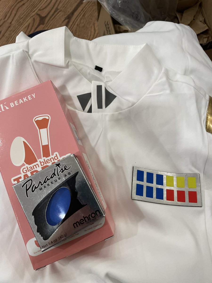 mattsamberg's tweet photo. @AmesCG Getting ready for some family costume fun next week! https://t.co/2KH0UXvmjN