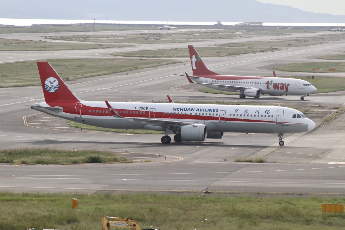 Aliceshin798's tweet image. 昨日のKIXでの撮影機

UAスタアラ772はレトロ感(スタアラにエンジンカウルが青)を感じましたかな🤔

#KIX #RJBB