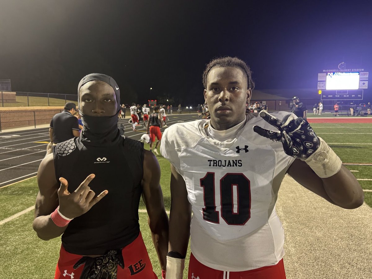 Jed May (@jedmay_) on Twitter photo High school (and college?) teammates.
Georgia running back commit Ousmane Kromah (<a href="/OusmaneKromah05/">Ousmane Kromah</a>) on the left, Florida defensive line commit/Georgia target Jeramiah McCloud (<a href="/Zell2hollywood2/">Jeramiah McCloud</a>) on the right High school (and college?) teammates.
Georgia running back commit Ousmane Kromah (<a href="/OusmaneKromah05/">Ousmane Kromah</a>) on the left, Florida defensive line commit/Georgia target Jeramiah McCloud (<a href="/Zell2hollywood2/">Jeramiah McCloud</a>) on the right