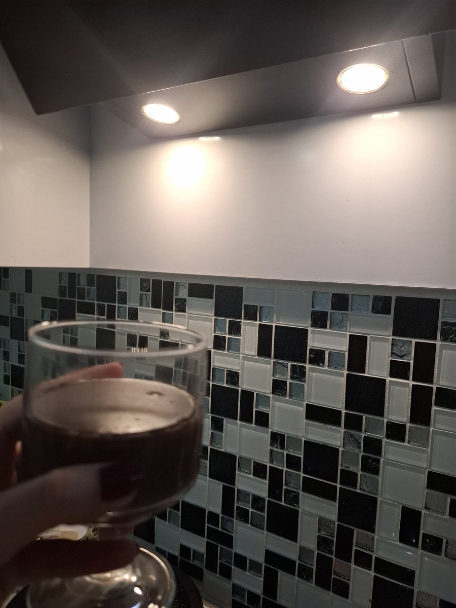 Davlumbaz ışığında kahve/tatlı 🌸