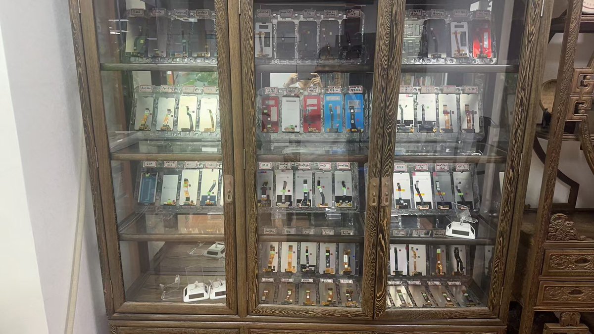 AlexElekworld's tweet image. Factory price for Samsung huawei xiaomi screen 
More details pls DM 
#samsunglcd #samsungscreen #samsungscreenreplacement #huaweiscreen #huaweiscreenreplacement #xiaomilcd #xiaomiscreenreplacement