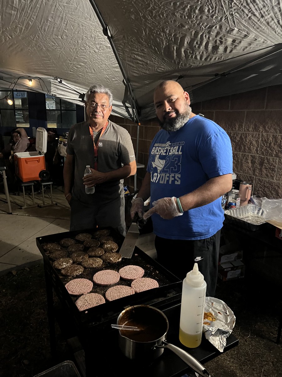 SSAISDssahs's tweet photo. The South San Antonio High School Boys Basketball had a family picnic after the 3-Point Shot-A-Thon! #BobcatFamily #PawsUp https://t.co/wxfFHxLFT9